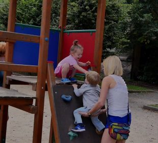 Festyny, turnieje piłkarskie i nowe place zabaw