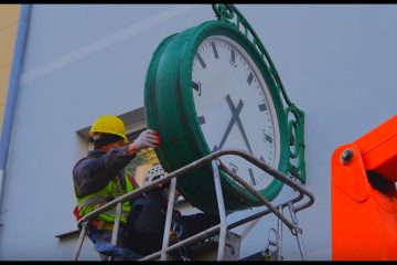 Trwa odliczanie do powrotu zegara z ul. 1 Maja w Jeleniej Górze Trwa odliczanie do powrotu zegara z ul. 1 Maja w Jeleniej Górze
