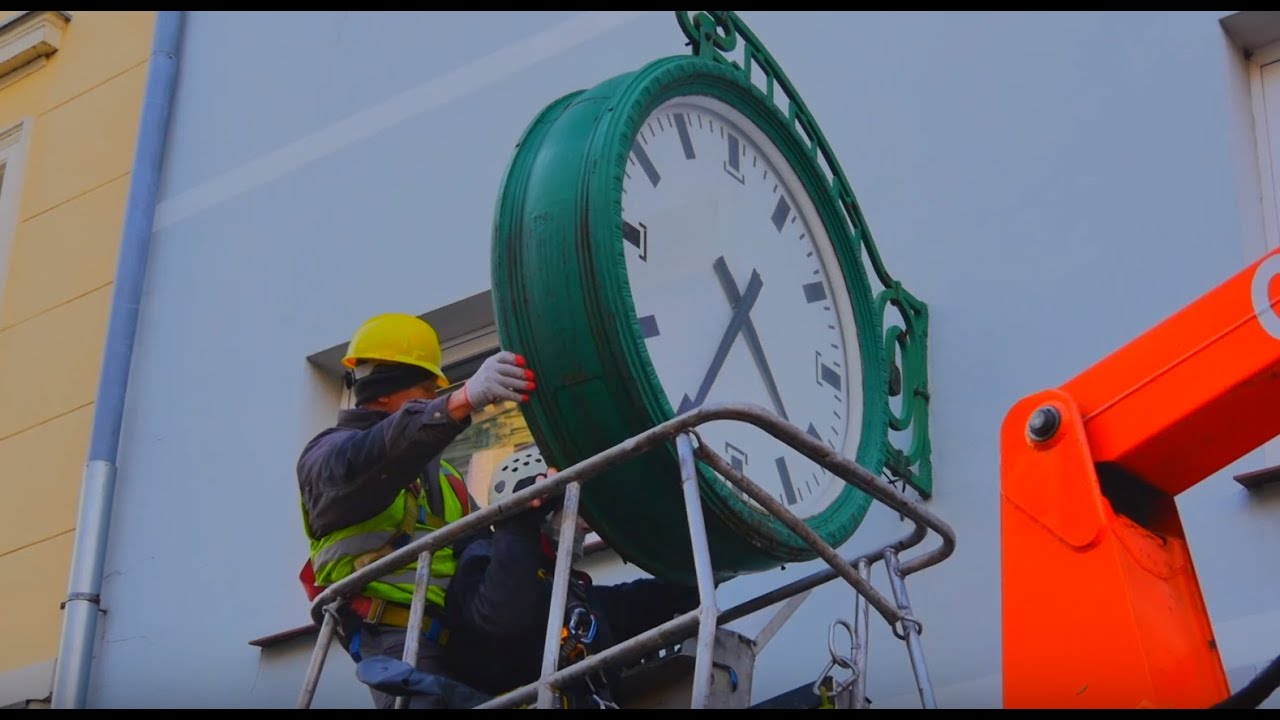 Trwa odliczanie do powrotu zegara z ul. 1 Maja w Jeleniej Górze