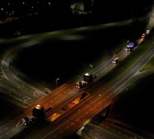 Mimo koronawirusa nie zwalniają tempa