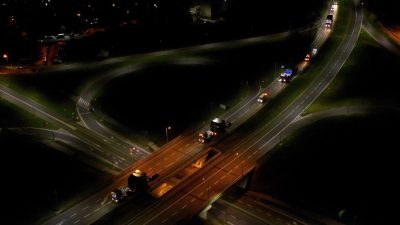 Mimo koronawirusa nie zwalniają tempa