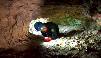 Podziemny spacer po izerskich jaskiniach