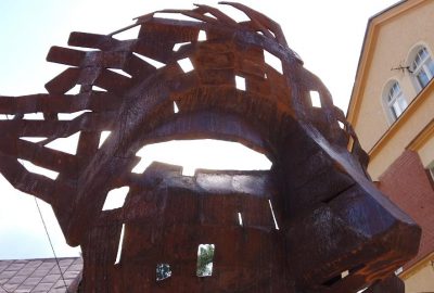 Sztuka na wyciągnięcie ręki, czyli “Galeria Uliczna” w Szklarskiej Porębie Sztuka na wyciągnięcie ręki, czyli “Galeria Uliczna” w Szklarskiej Porębie