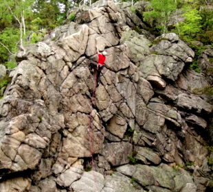 Krucze Skały w Karpaczu tu znajdziesz szafiry i nauczysz się wspinać