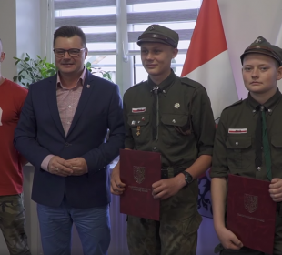 Bohaterska postawa harcerzy nagrodzona przez Starostwo