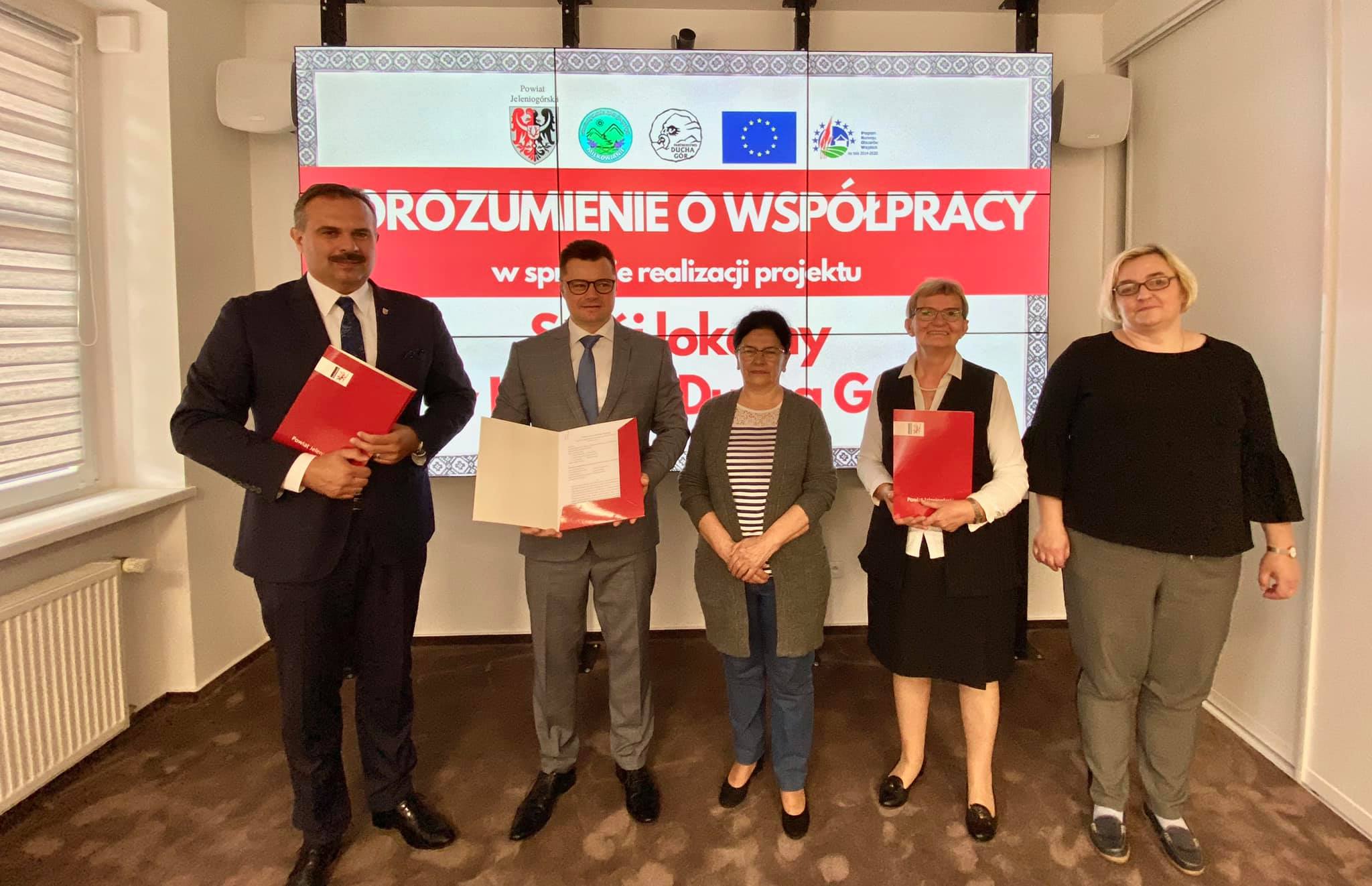 Podpisano porozumienie “Strój lokalny w Krainie Ducha Gór”