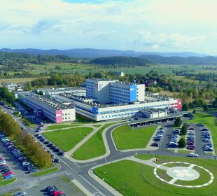 Nowa jakość życia u pacjentów z usuniętą krtanią. Zabiegi wszczepienia protezy głosowej w WCSKJ