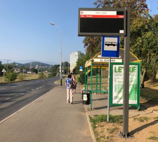 Trzy nowe tablice informacyjne przy przystankach autobusowych