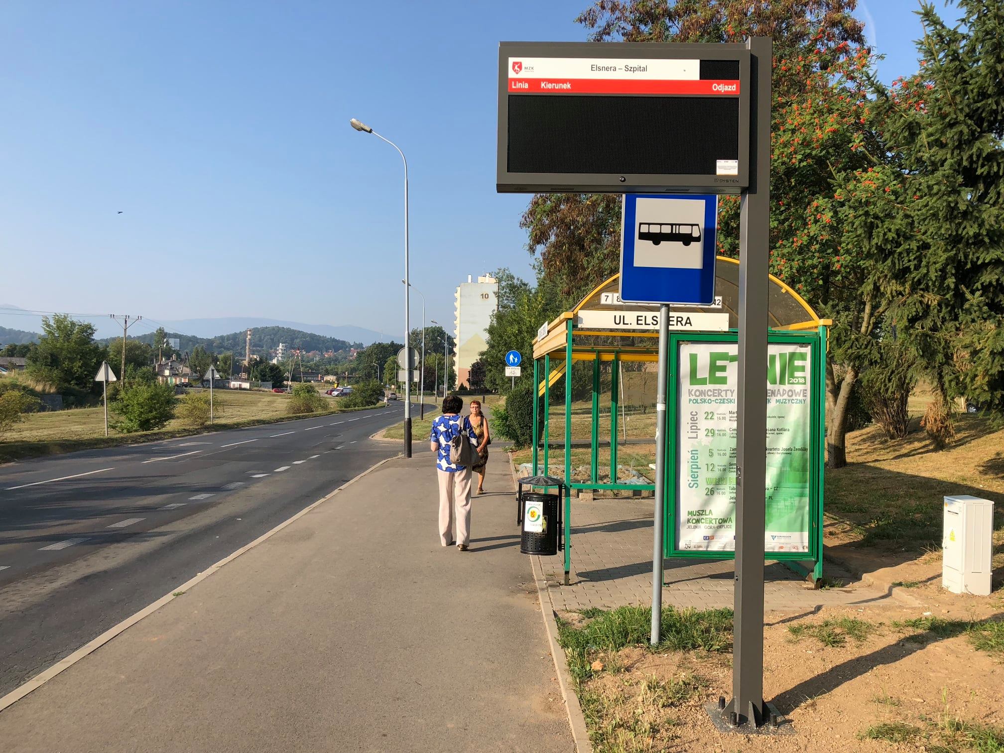 Trzy nowe tablice informacyjne przy przystankach autobusowych