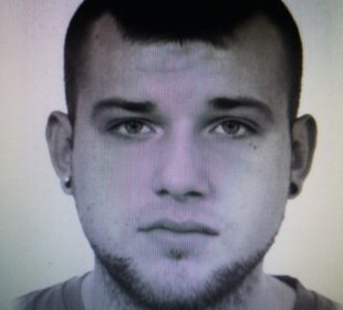 Jeleniogórscy policjanci poszukują Jakuba Barlika.