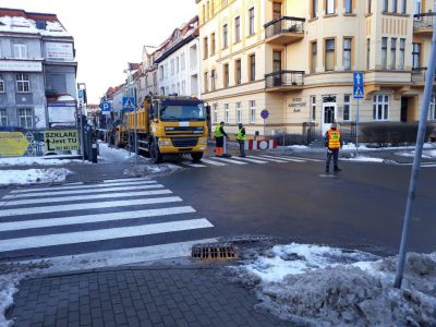Ul. Okrzei- awaria sieci kanalizacyjnej