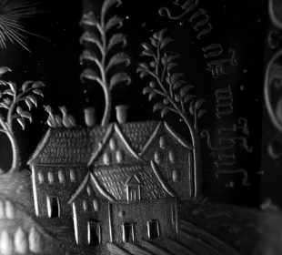 Muzeum Karkonoskie zakupiło 8 unikatowych szkieł