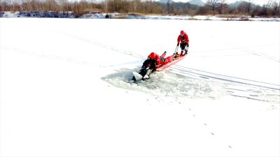 Strażacy ćwiczyli ratownictwo na lodzie