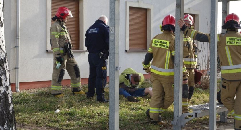 Groził, że skoczy a spadł