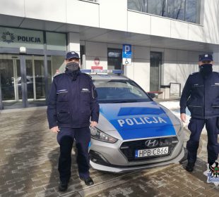 Dzielnicowi uratowali nastolatkę Dzielnicowi uratowali nastolatkę