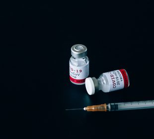 Ruszają szczepienia dla nauczycieli