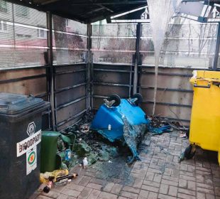 Wandale podpalili altanę