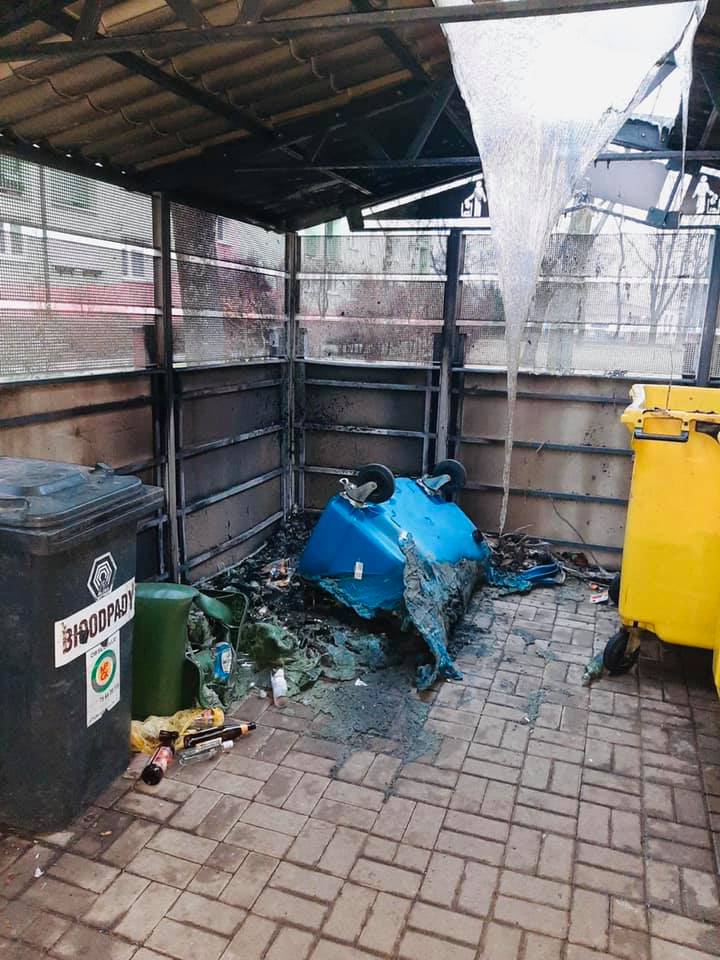 Wandale podpalili altanę Wandale podpalili altanę