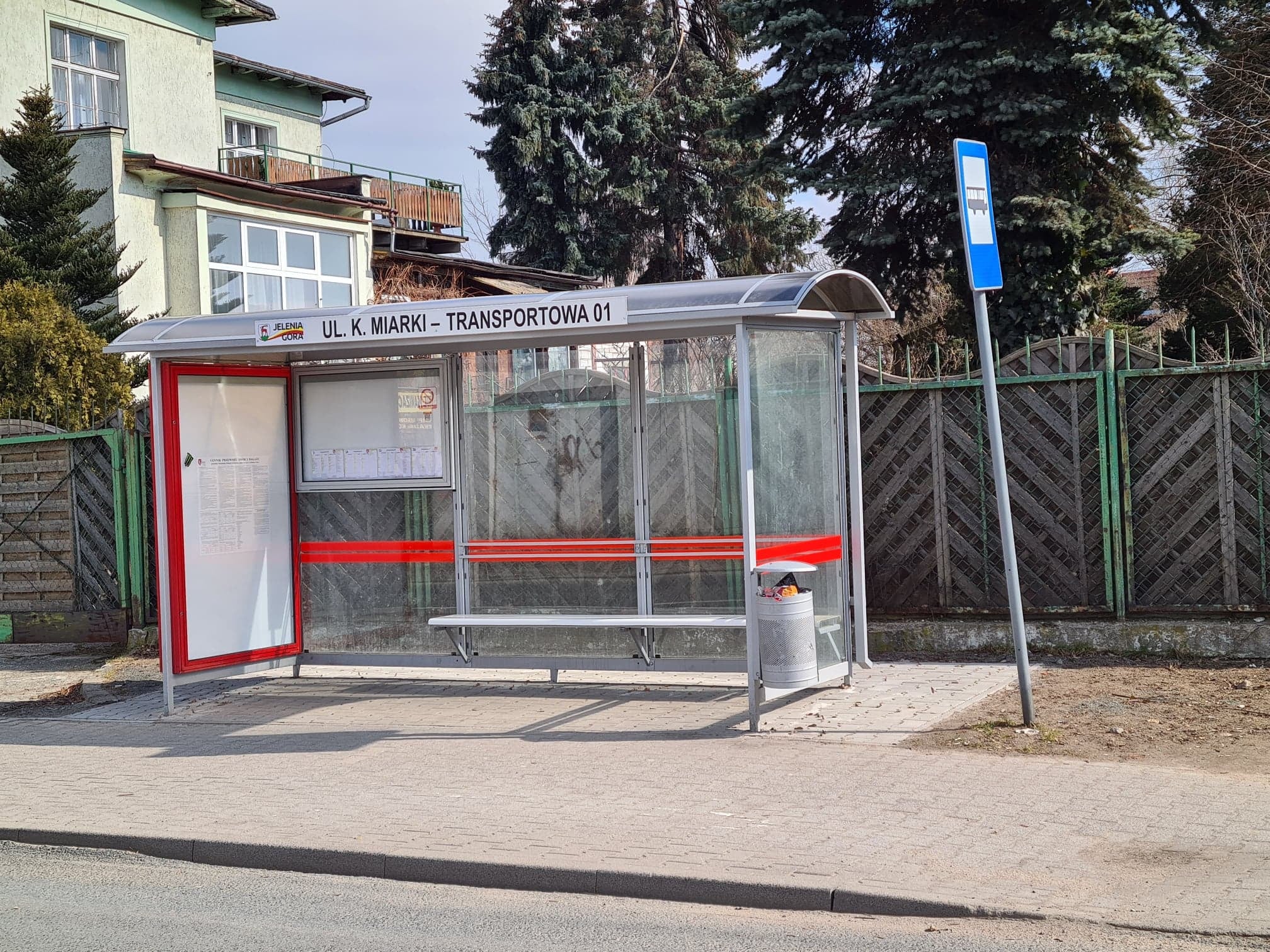 Nowe wiaty przystankowe staną w  Jeleniej Górze