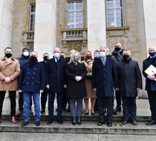 Samorządowcy walczą o zwiększenie puli środków unijnych dla Dolnego Śląska Samorządowcy walczą o zwiększenie puli środków unijnych dla Dolnego Śląska