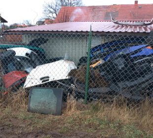 Nielegalnie rozbierał samochody i zanieczyszczał powietrze Nielegalnie rozbierał samochody i zanieczyszczał powietrze