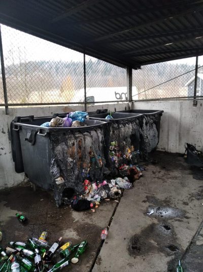 Wandale znów podpalili pojemniki na odpady