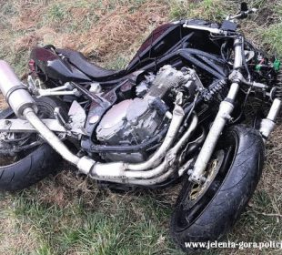 Dwa wypadki z udziałem motocyklistów, w tym jeden śmiertelny. Policja apeluje o ostrożność
