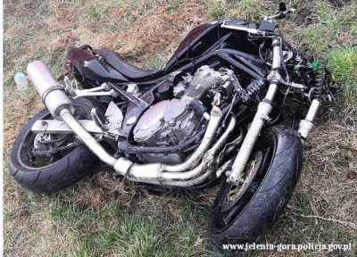Dwa wypadki z udziałem motocyklistów, w tym jeden śmiertelny. Policja apeluje o ostrożność