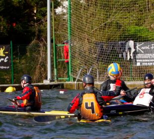W Leśnej rozpoczęto walkę o Puchar Polski w Kajak Polo