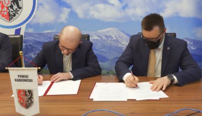 Starosta Karkonoski przekazał działkę pod budowę remizy w Podgórzynie Starosta Karkonoski przekazał działkę pod budowę remizy w Podgórzynie