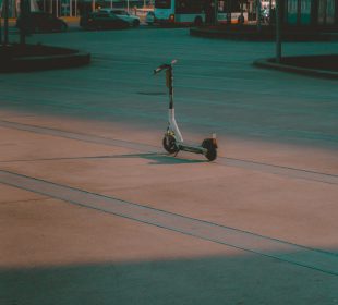 Od dziś hulajnogą elektryczną nie pojedzie każdy Od dziś hulajnogą elektryczną nie pojedzie każdy