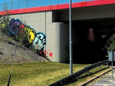 Seryjny graficiarz w rękach jeleniogórskich policjantów