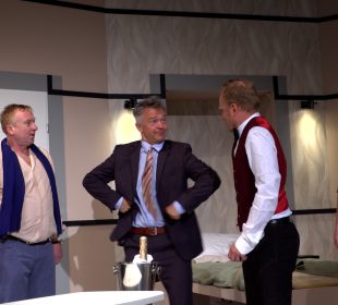 Zrób sobie prezent i chodź do teatru!