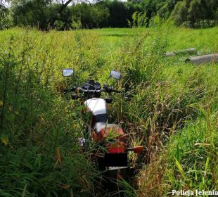 Motocyklista nie zatrzymał się do kontroli, bo nie miał uprawnień