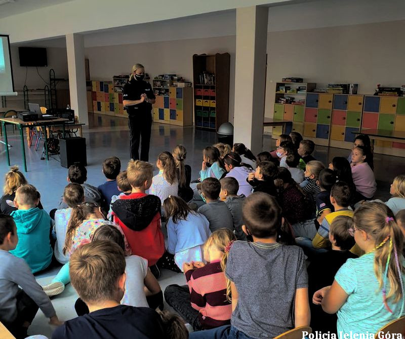 O bezpieczeństwie w ruchu drogowym, odblaskach i zagrożeniach…