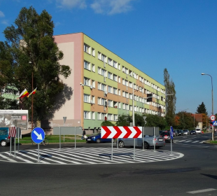 W okolicach ronda tworzą się ciągle korki. Czym to jest spowodowane?