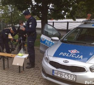 Jeleniogórscy policjanci znakowali rowery w ramach programu “Stop-rower oznakowany”