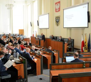 Dolnośląski Sejmik apeluje do Komisji Europejskiej Dolnośląski Sejmik apeluje do Komisji Europejskiej