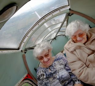 Jeleniogórscy seniorzy szybują w obłokach Jeleniogórscy seniorzy szybują w obłokach