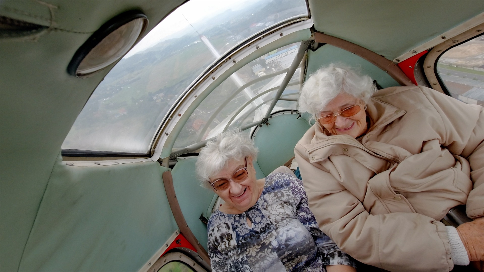 Jeleniogórscy seniorzy szybują w obłokach Jeleniogórscy seniorzy szybują w obłokach