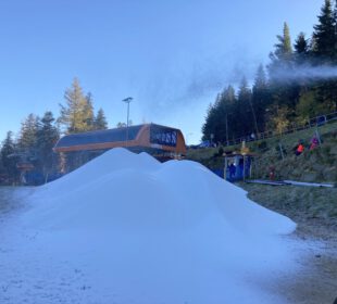 W górach pierwszy śnieg. W Karpaczu rozpoczęło się naśnieżanie tras