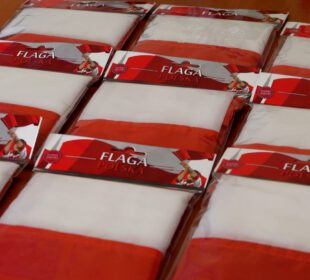 Jelenia Góra rozdaje flagi Jelenia Góra rozdaje flagi