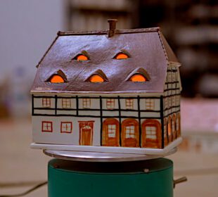 Porcelanowe domki przysłupowe Porcelanowe domki przysłupowe