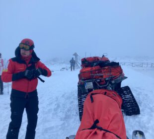 Ratownicy pomogli turyście, ten w zamian ukradł im kurtkę