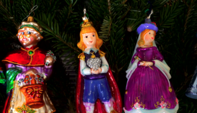 Wystawa bombek choinkowych w Książnicy Karkonoskiej