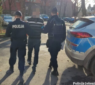 Dopuścił się rozboju na matce…