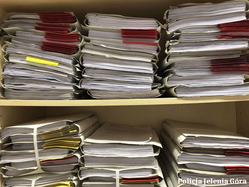 Księgowa przelewała powierzone jej środki na swoje konto- wzbogaciła się o ponad 1 mln złotych