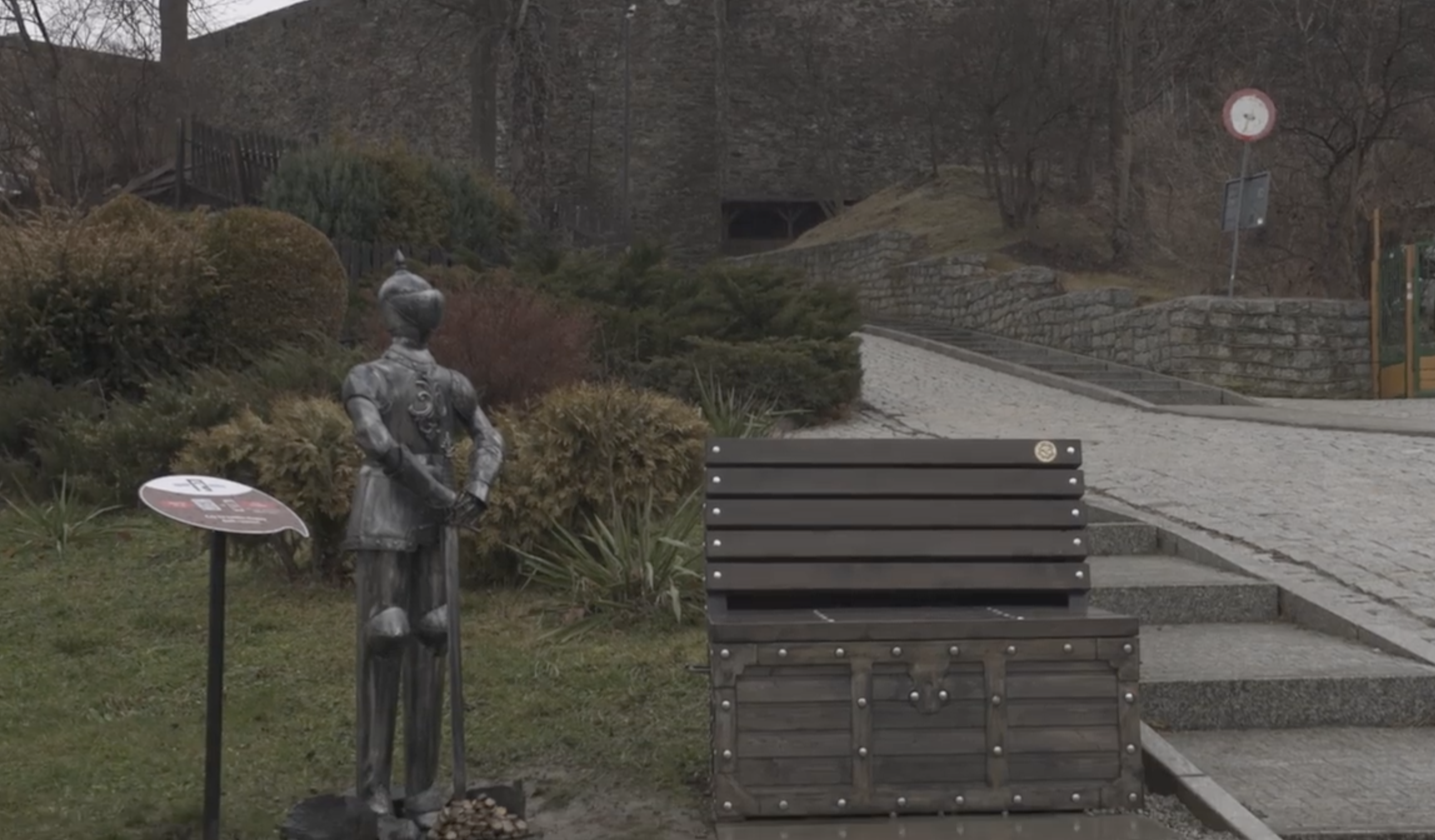 Ławki, które opowiadają legendy związane z Bolkowem