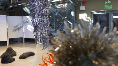 “Matecznik” najnowsza wystawa szkła współczesnego w Muzeum Karkonoskim