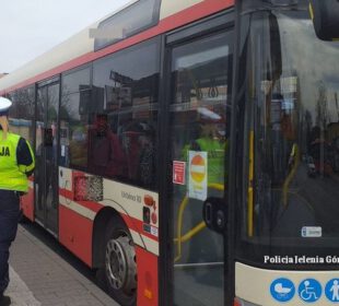 Zarzut dla mężczyzny, który odpalił petardę w autobusie Zarzut dla mężczyzny, który odpalił petardę w autobusie